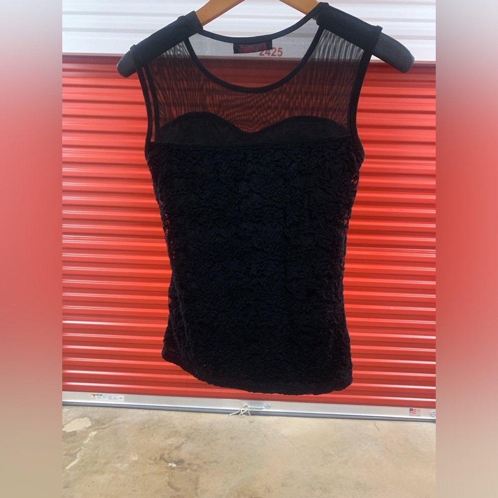 Black Top, size L.